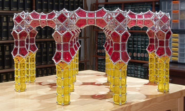 GEOMAG constructions: Twelve columns and horseshoe arches, view 1