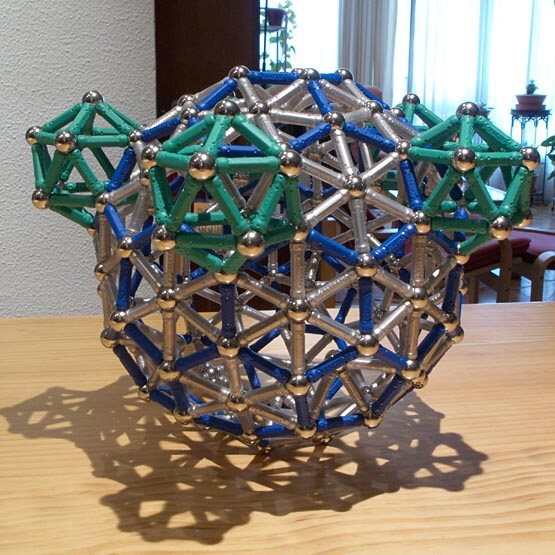 GEOMAG constructions: Pseudogeodesic sphere with five icosahedra