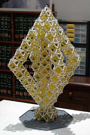 Construcciones con GEOMAG: Estructura oblicua con cuboctaedros 2, vista 1