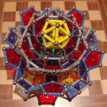 Construcciones con GEOMAG: Cuatro poliedros anidados, paso 3