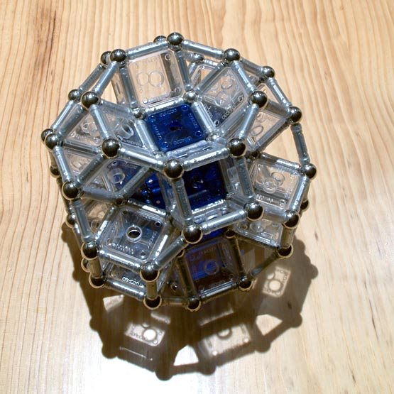 Construcciones con GEOMAG: Cuboctaedro rombitruncado alrededor del rombicuboctaedro