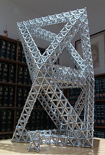 Construcciones con GEOMAG: Dos octaedros gigantes apilados, vista 2