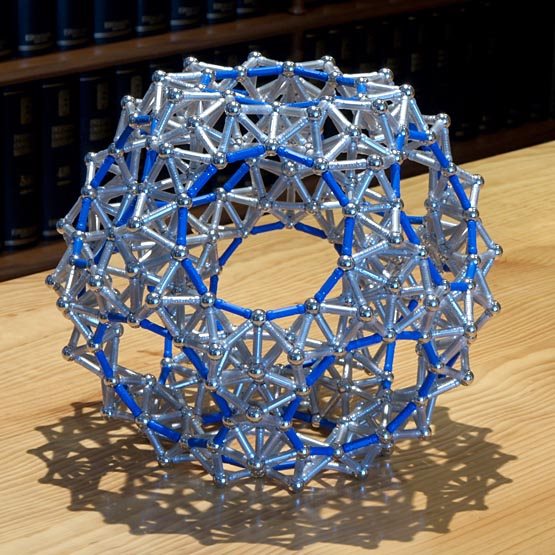 GEOMAG constructions: The modular dodecahedron, view 1