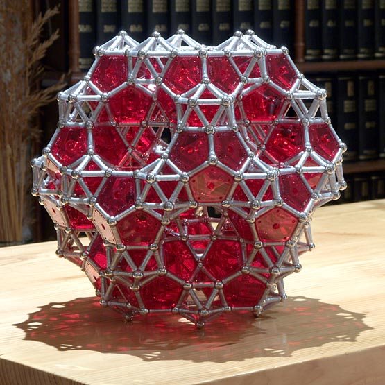 Construcciones con GEOMAG: El dodecaedro hecho de dodecaedros A, vista 1