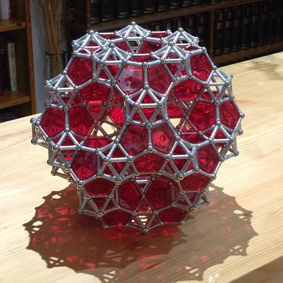 Construcciones con GEOMAG: El dodecaedro hecho de dodecaedros A, vista 2