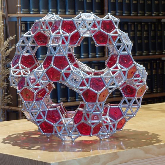 Construcciones con GEOMAG: El dodecaedro hecho de dodecaedros B, vista 1
