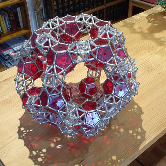 Construcciones con GEOMAG: El dodecaedro hecho de dodecaedros B, vista 2