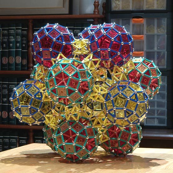 GEOMAG constructions: The giant icosahedron to scale 5.92, view 1