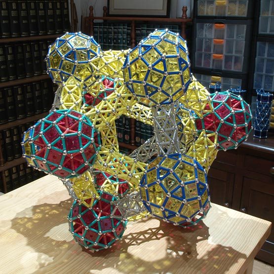 GEOMAG constructions: The giant icosahedron to scale 7.60, view 2
