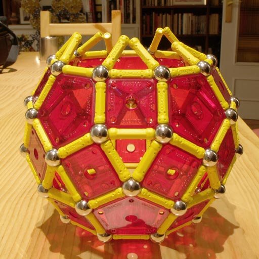 Construcciones con GEOMAG: Construcción del rombicosidodecaedro, paso 5