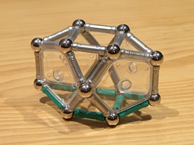 Construcciones con GEOMAG: Construcción del rombicosidodecaedro reforzado, método 2, paso 1