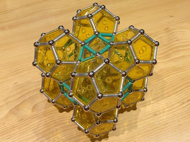 GEOMAG constructions: Eight regular dodecahedra around a rhombicosidodecahedron